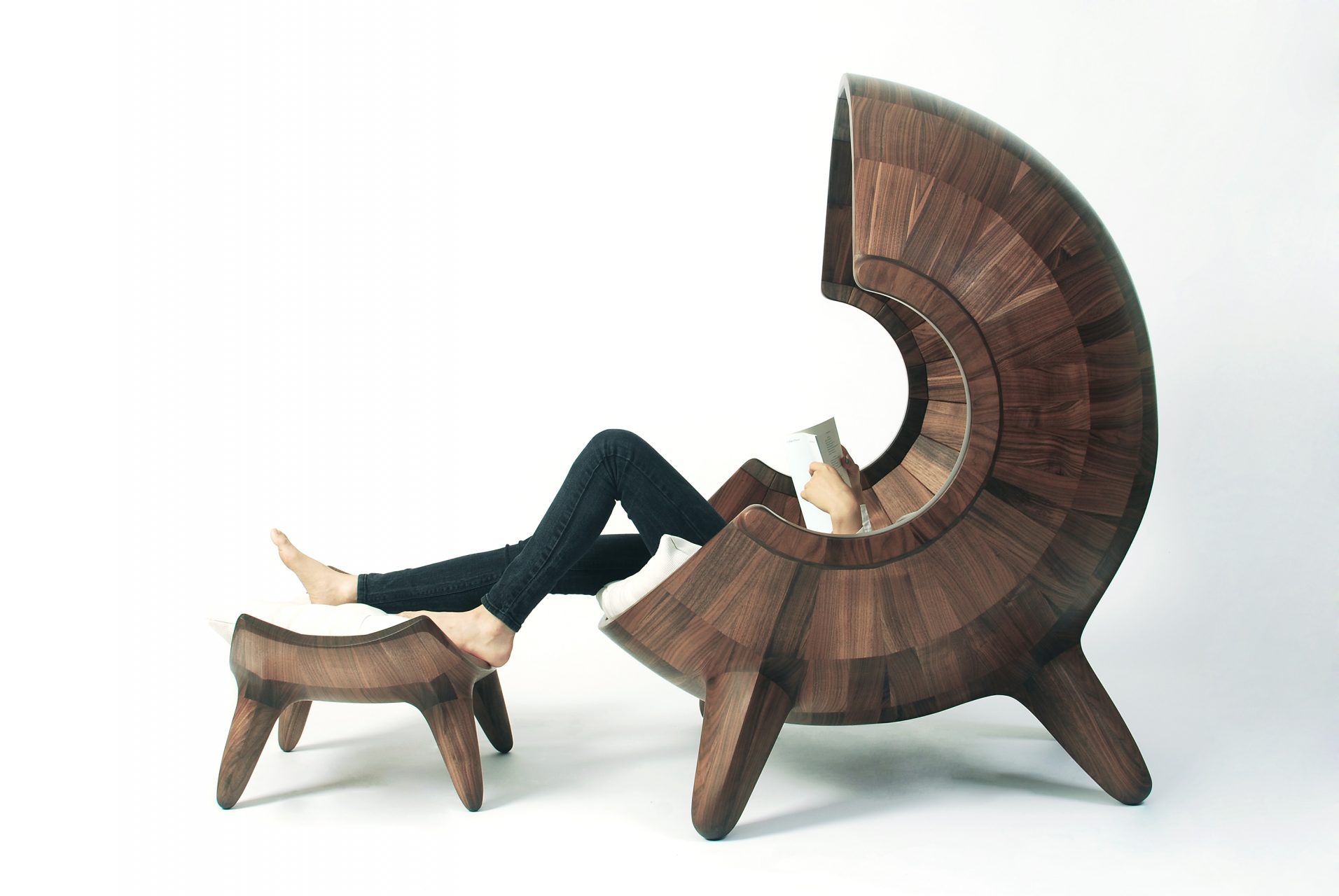 Wooden outlet ball chair